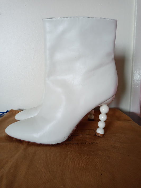 Women's Shoe Size 9.5