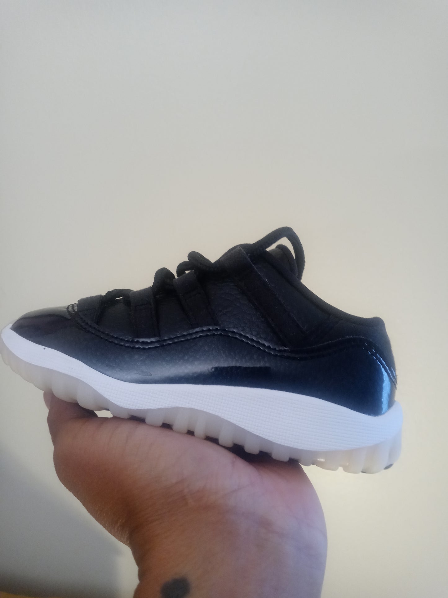 Air Jordan Retro XI Low TD 72-10 Black White Toddler Size 9c 505836-001