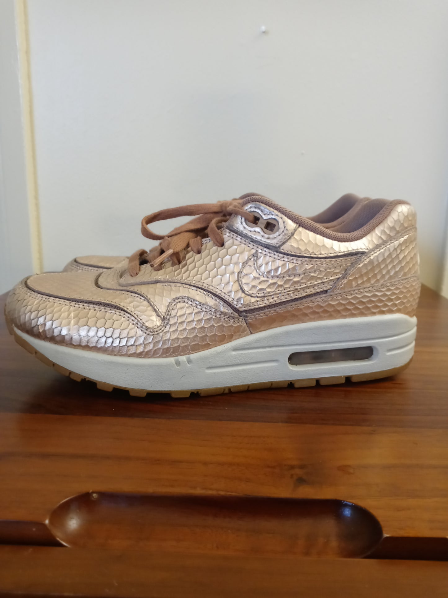 Nike Women's Wmns Air Max 1 Cut Out Prm 'Bronze