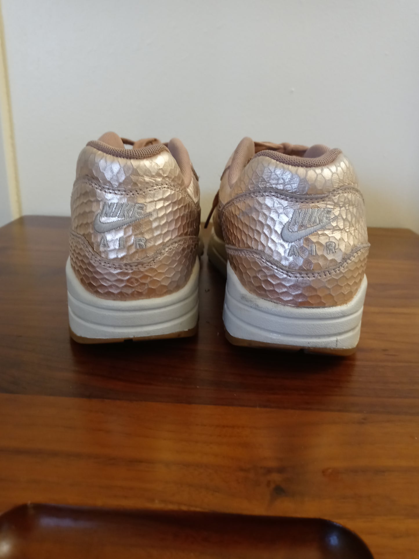 Nike Women's Wmns Air Max 1 Cut Out Prm 'Bronze