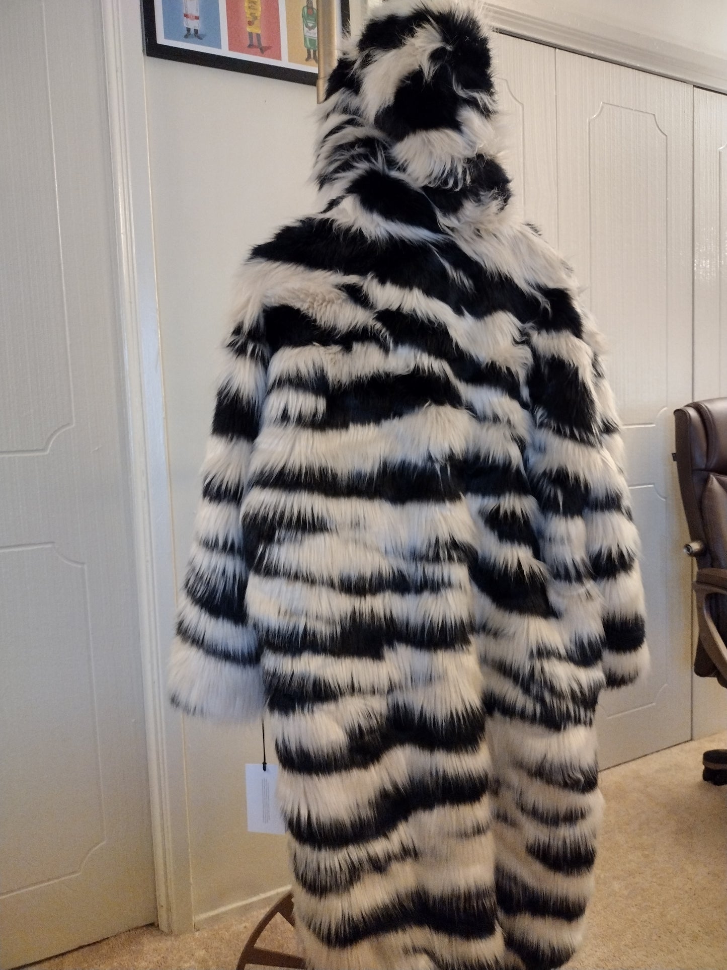 UGG KOKO OVERSIZED FAUX FUR COAT WOMEN SIZE XS/S BLACK / CREAM LONG JACKET HOOD