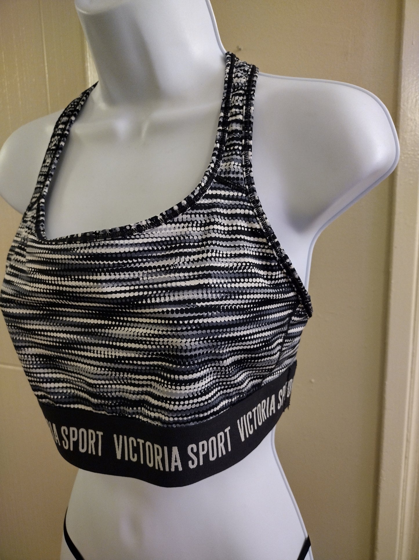 Victorias Secret Victoria Sport The Player Racerback Sport Bra Size - S/M