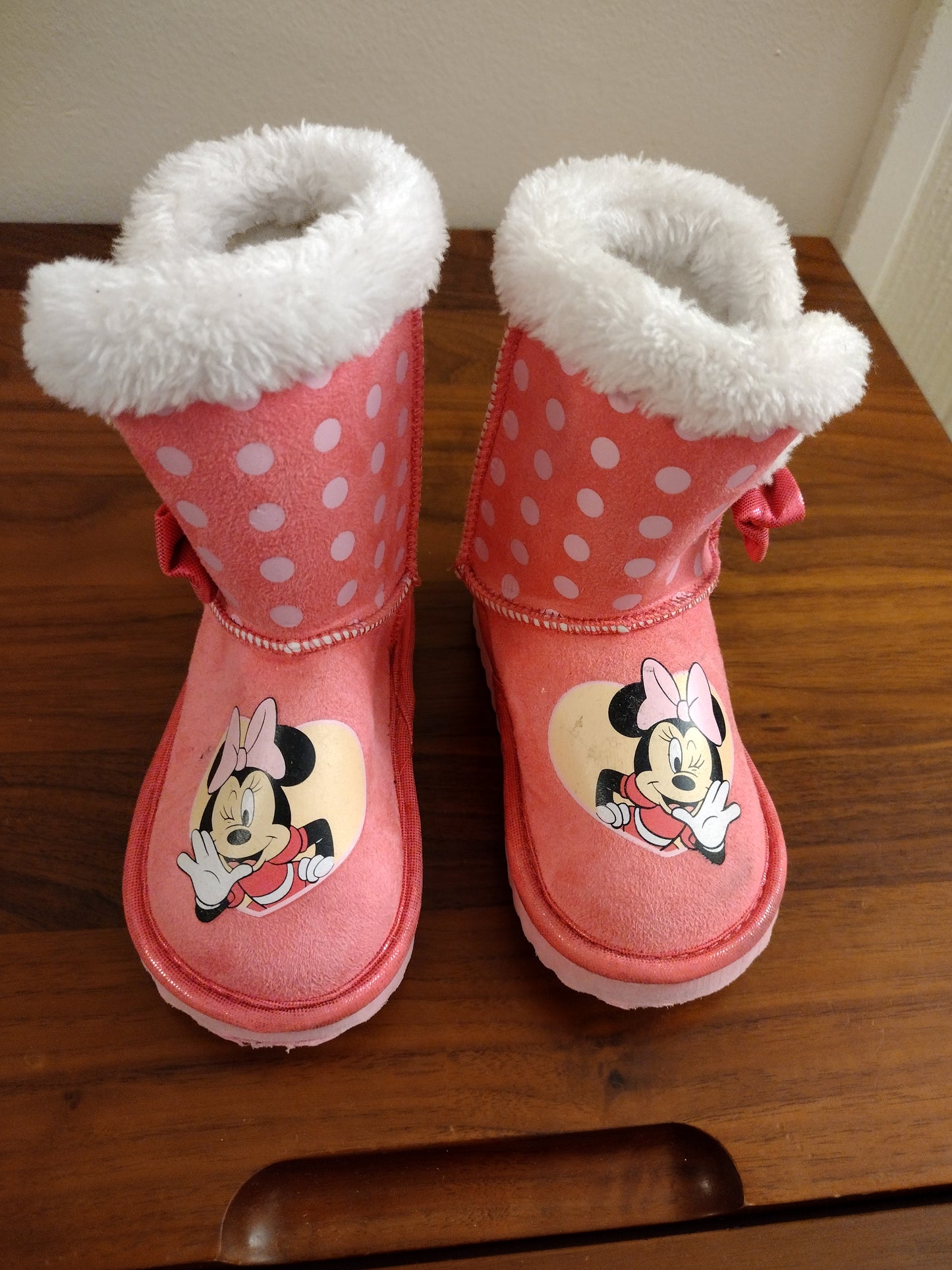 Disney Junior Minnie Mouse boots