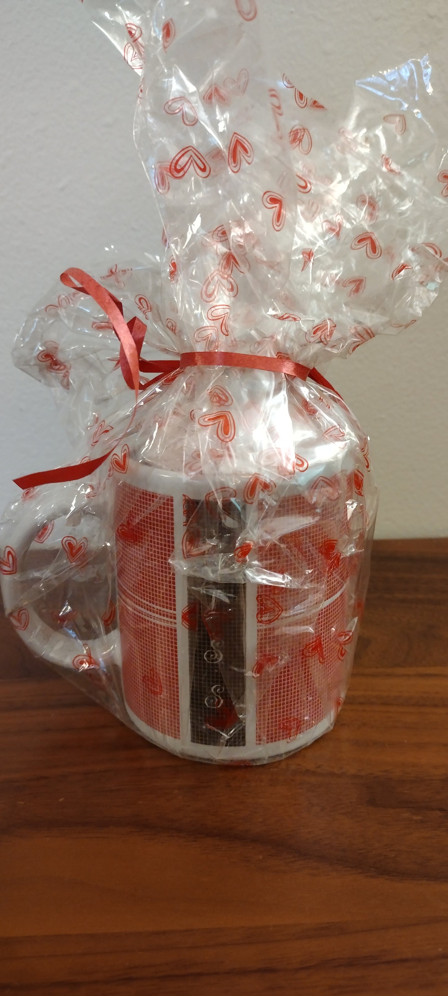 Kiss & Hearts Gift Coffee Mug Gift Bear Inside Unopened