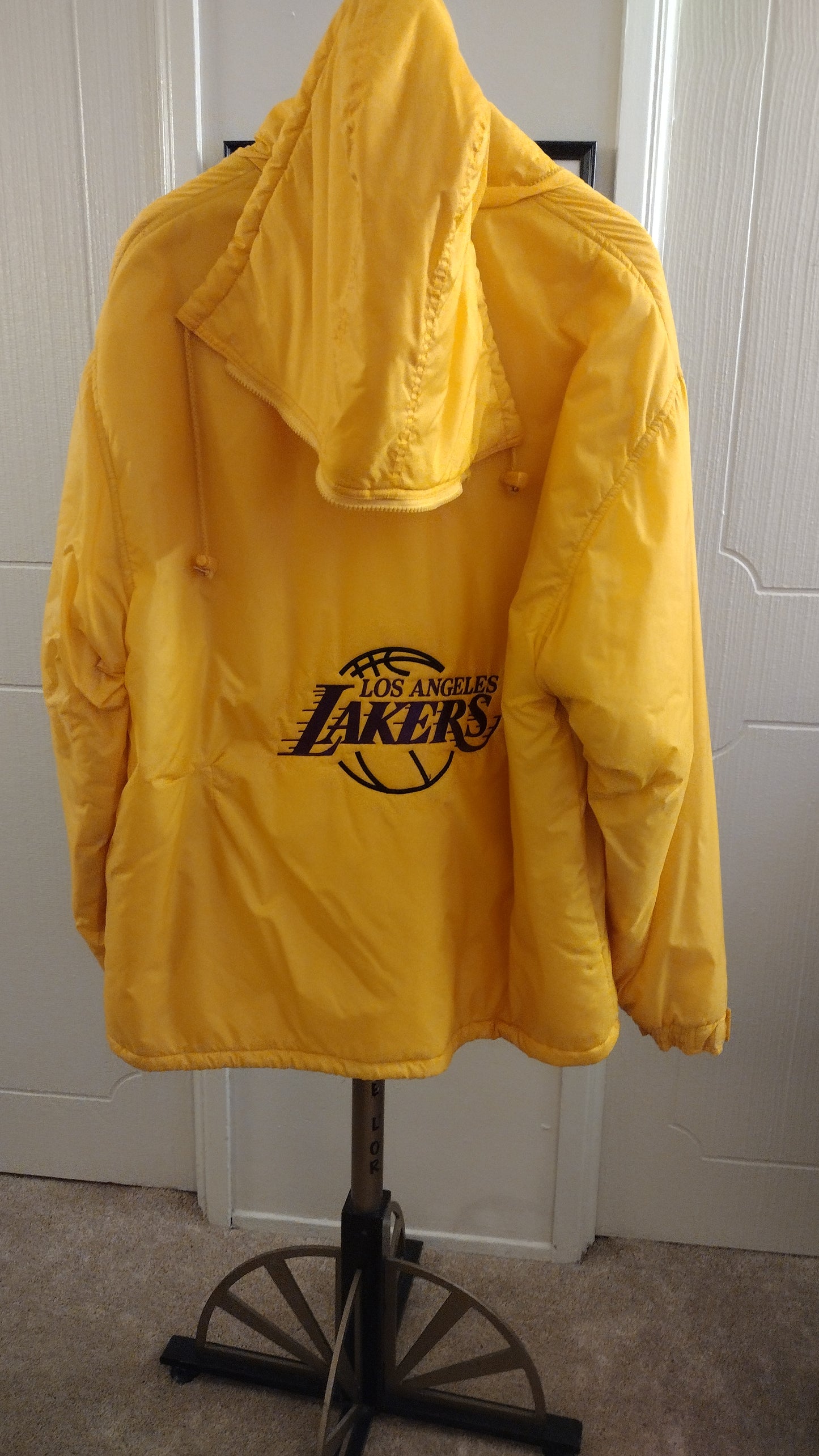 Los Angeles Lakers Yellow Jacket With Detachable Hoodie - Size XL