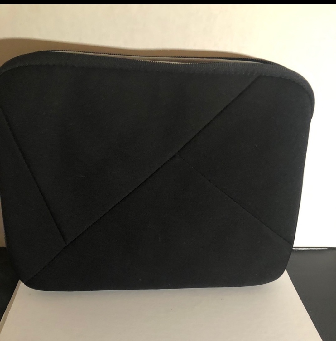 Targus A7 Tablet Universal Slipcase - For Tablets / Laptop's up to 10.2" - TSS109US