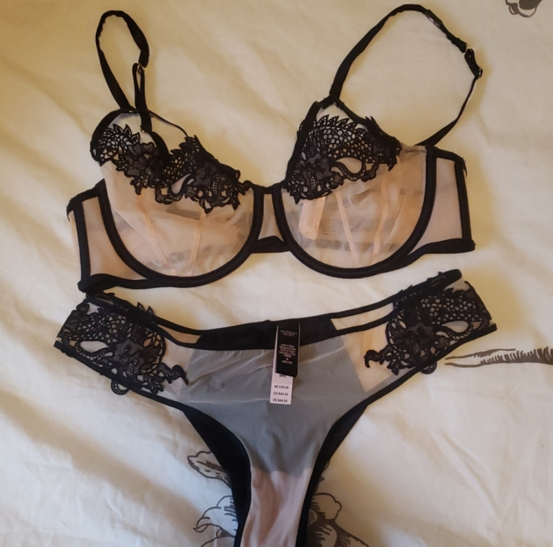 Victoria's secret bra Size 34B