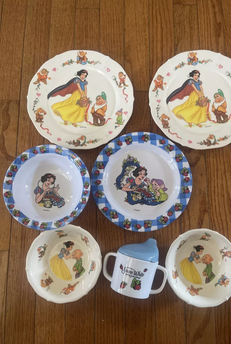 Snow White Salandia Plastic Plate & Bowl Set Of (2)