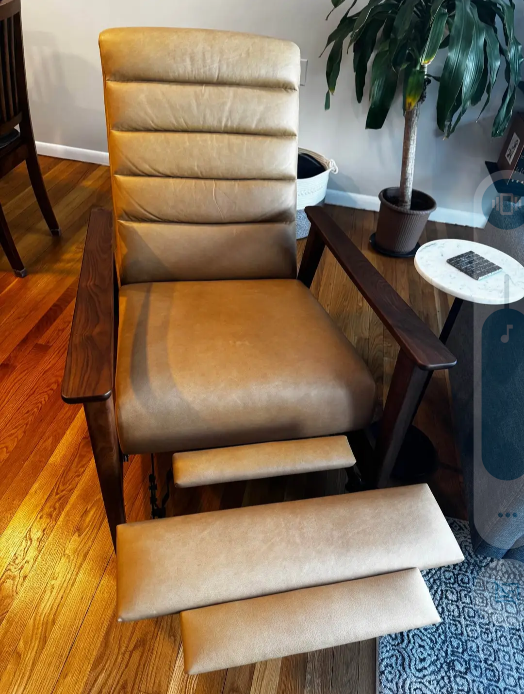 Ellow Charme Tan Recliner