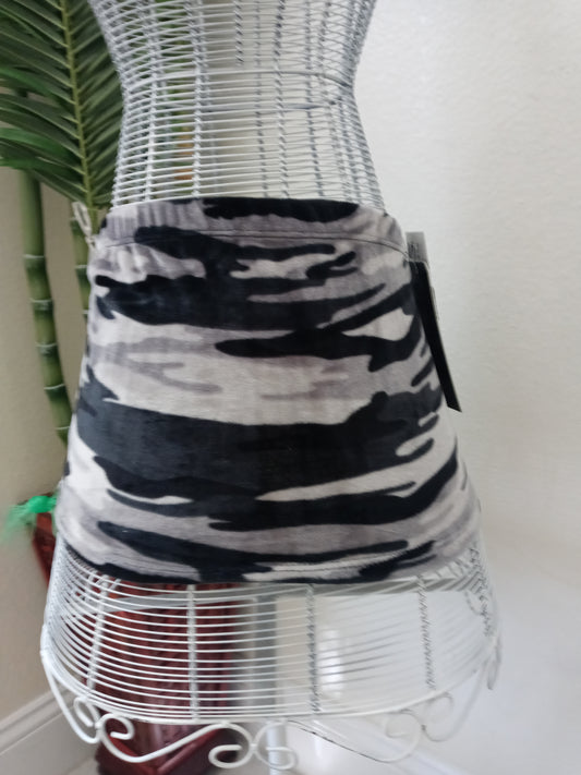 Suzette Collection Juniors Black / Grey Camo Skirt - Size Small / Medium