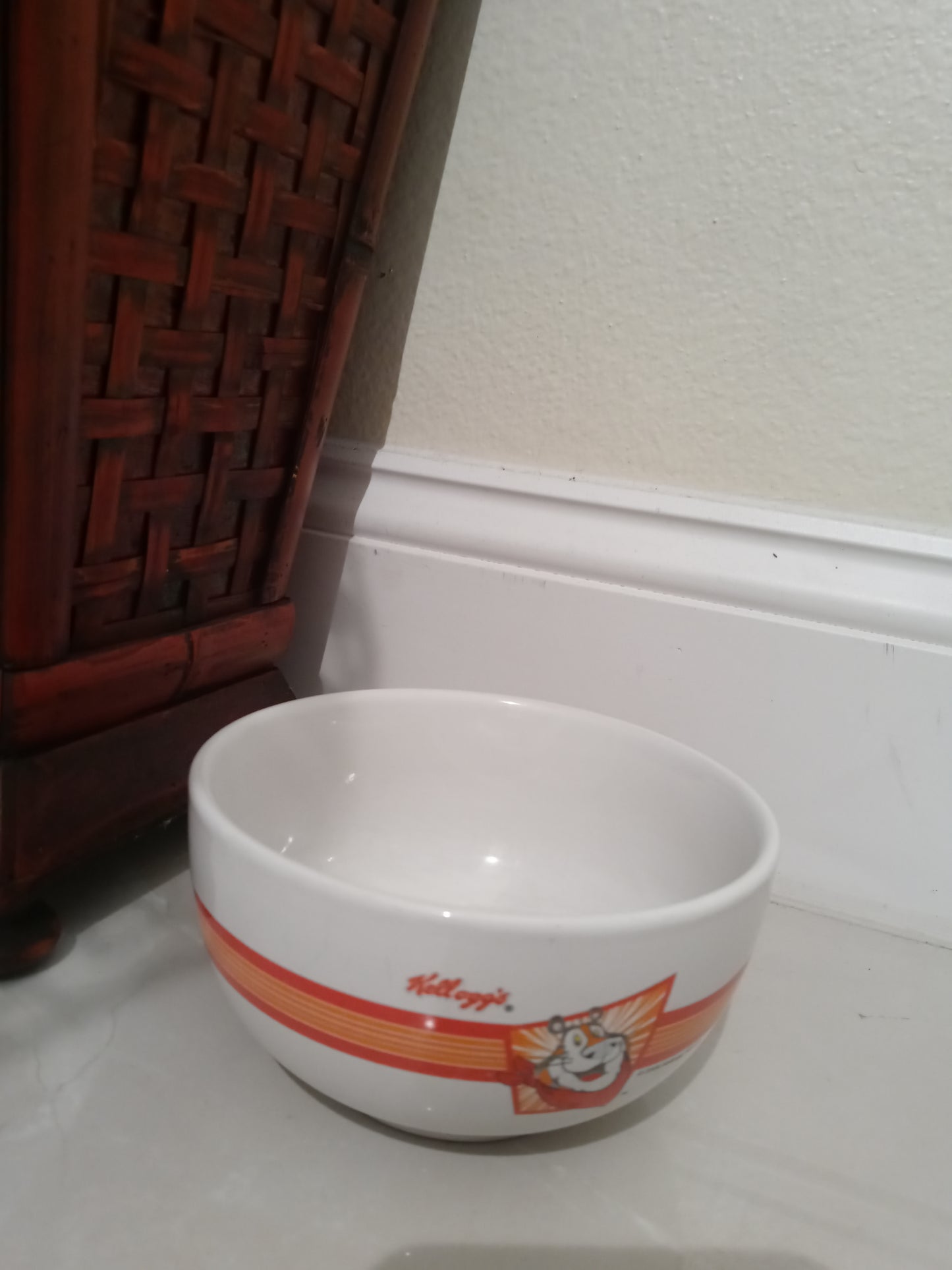 Vintage Kellogg's 2006 Tony The Tigger Cereal Bowl -
