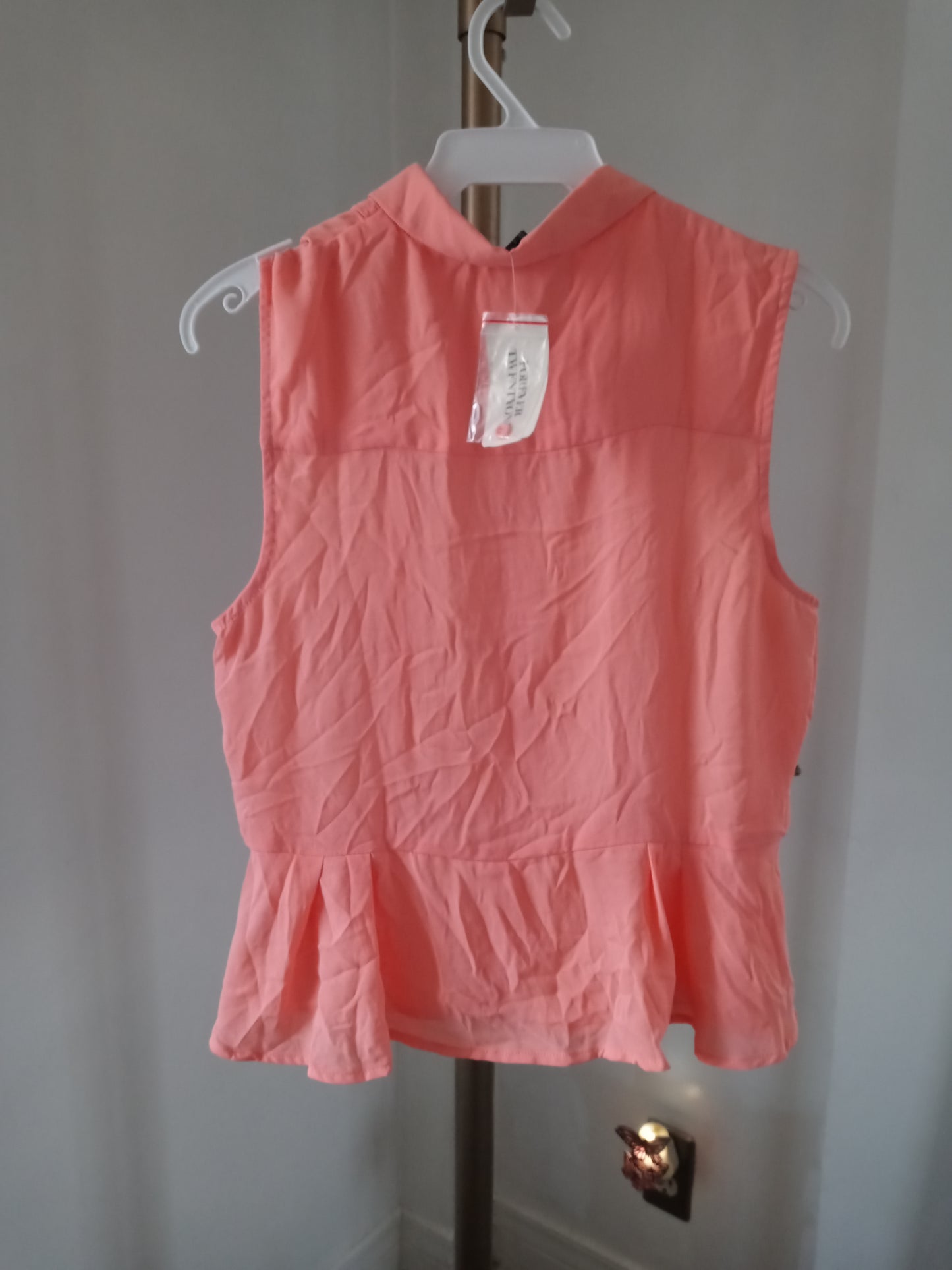 Forever 21 Women's Blouse Top Sleeveless Button Up - Color : Coral