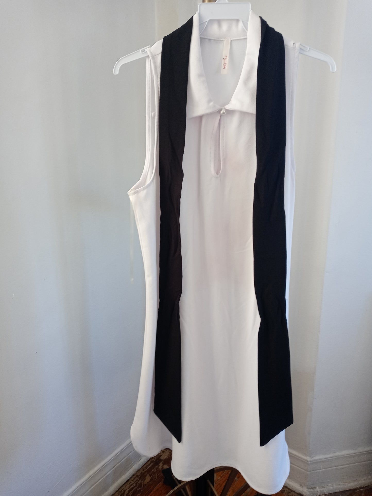 Doe & Rae Women's Blouse Top - Style# 4134T -