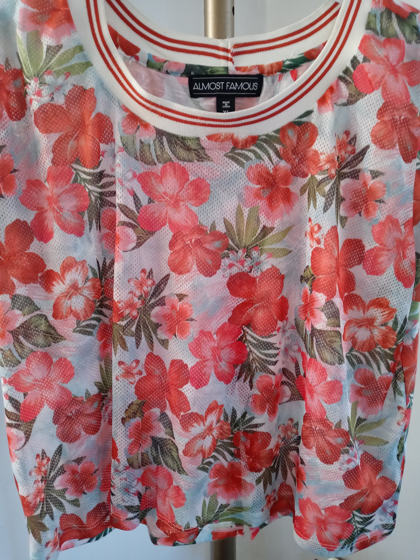 Almost Famous Women's Top With Split In The Back - Size XL -