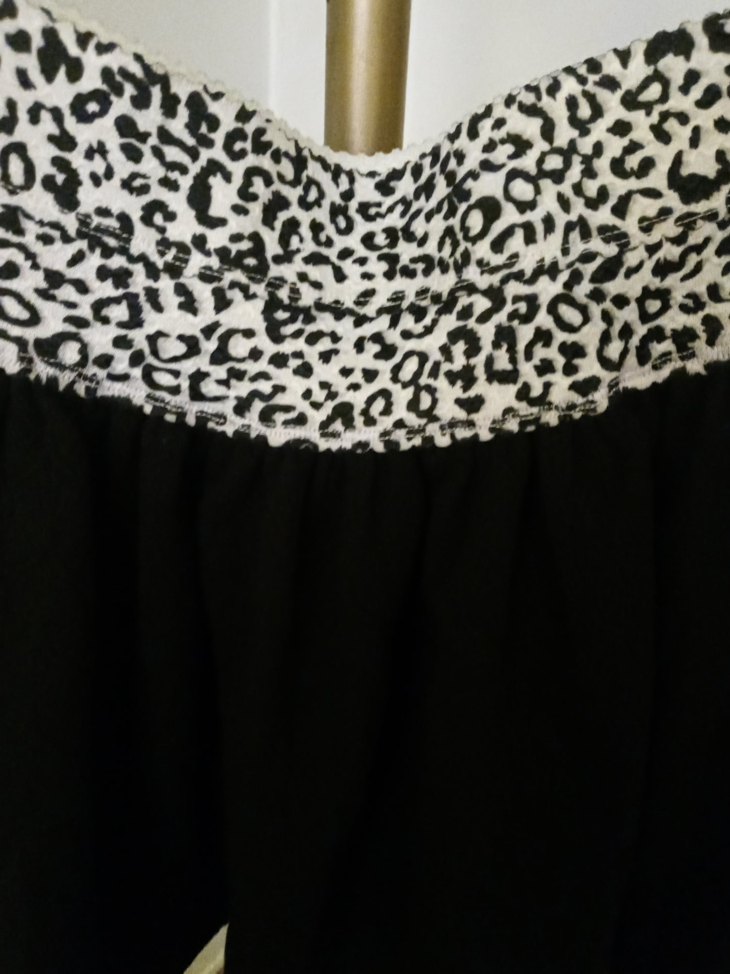 Itro Women's Sleeveless Back Out Blouse Top in Size Small