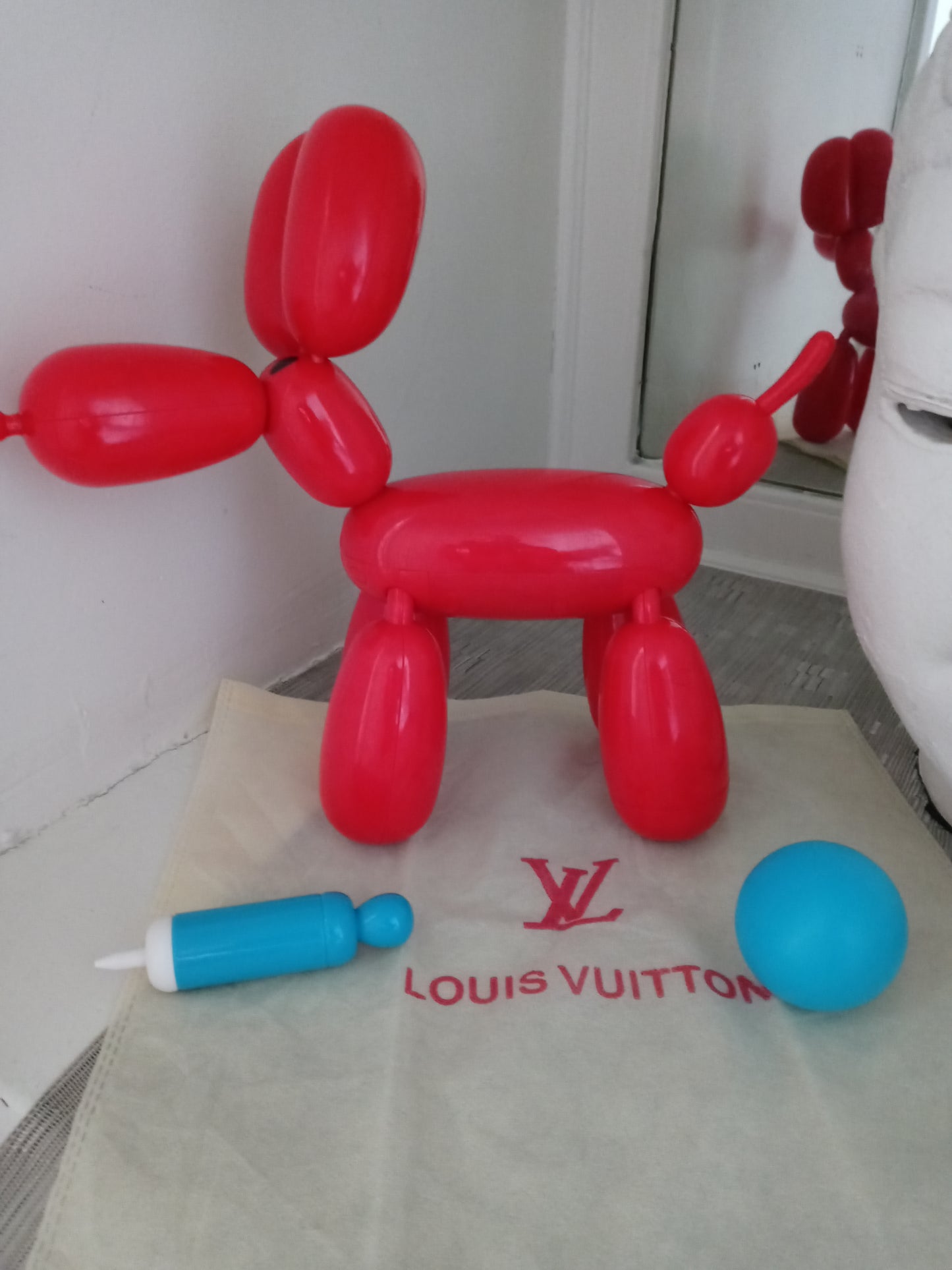 Squeakee the Balloon Dog - Makes Sound,