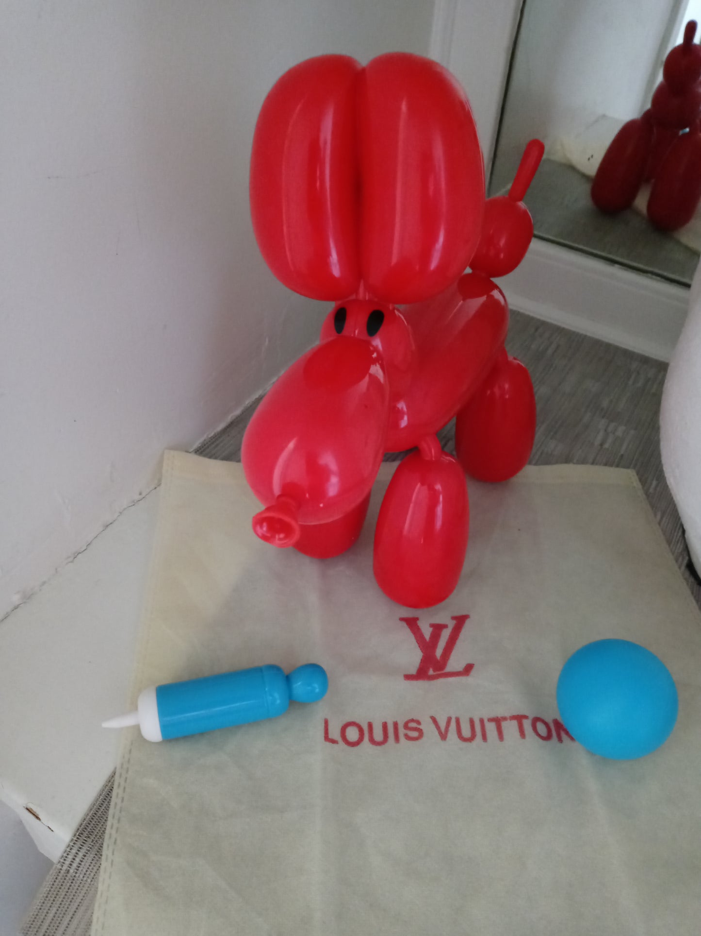 Squeakee the Balloon Dog - Makes Sound,