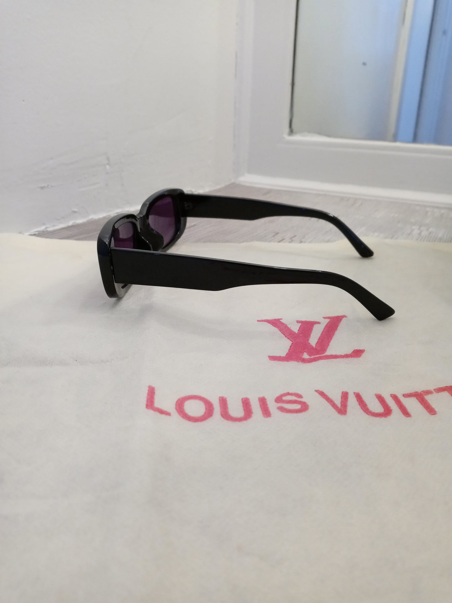 Slim Dark Black Sun Glasses Women's / Men's Shades - Pre Owned - Good Condition