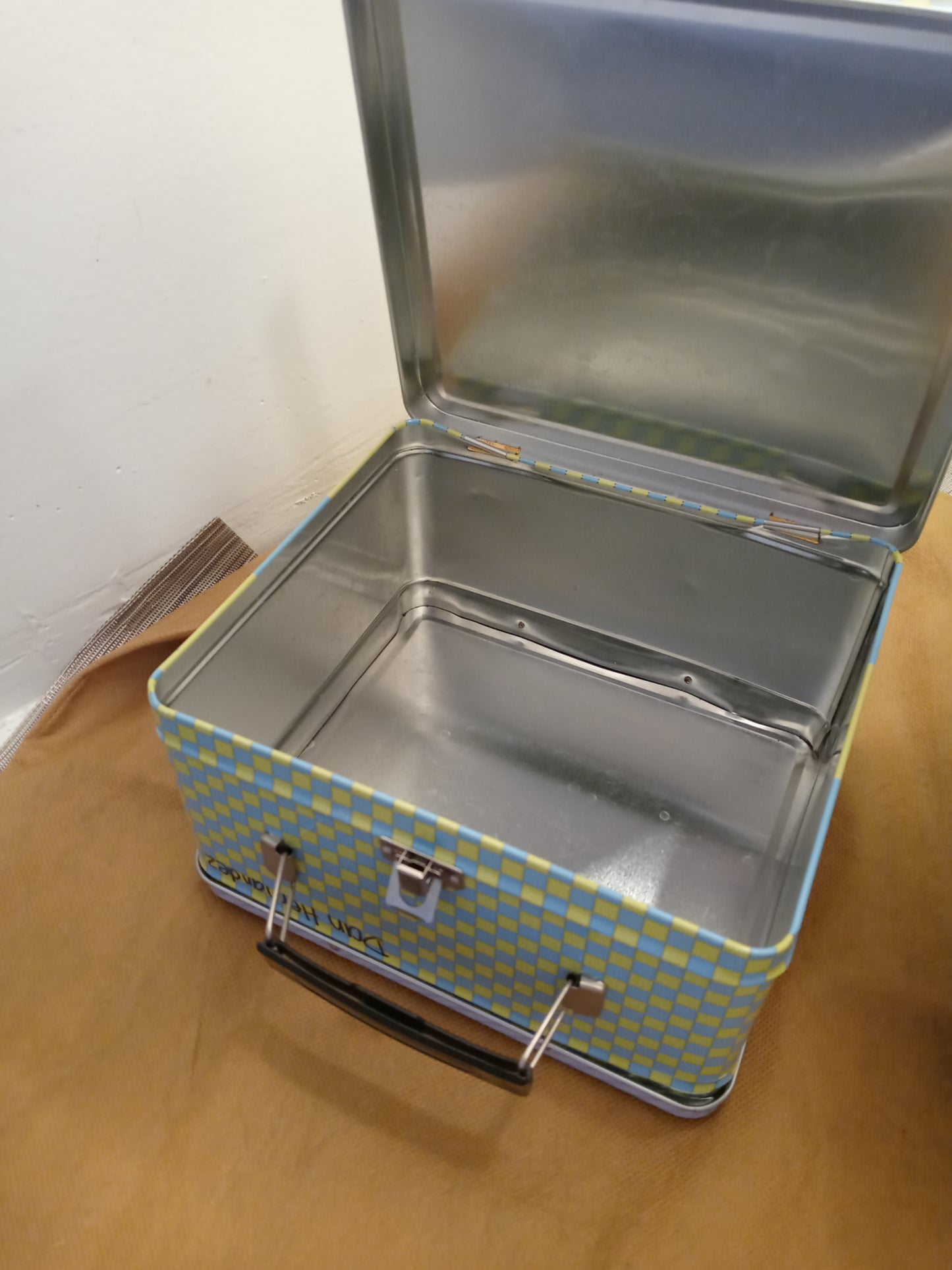 El Chavo Del Ocho lunch box "Toma Leche" El chavo Lonchera Tin.<br data-mce-fragment="1">