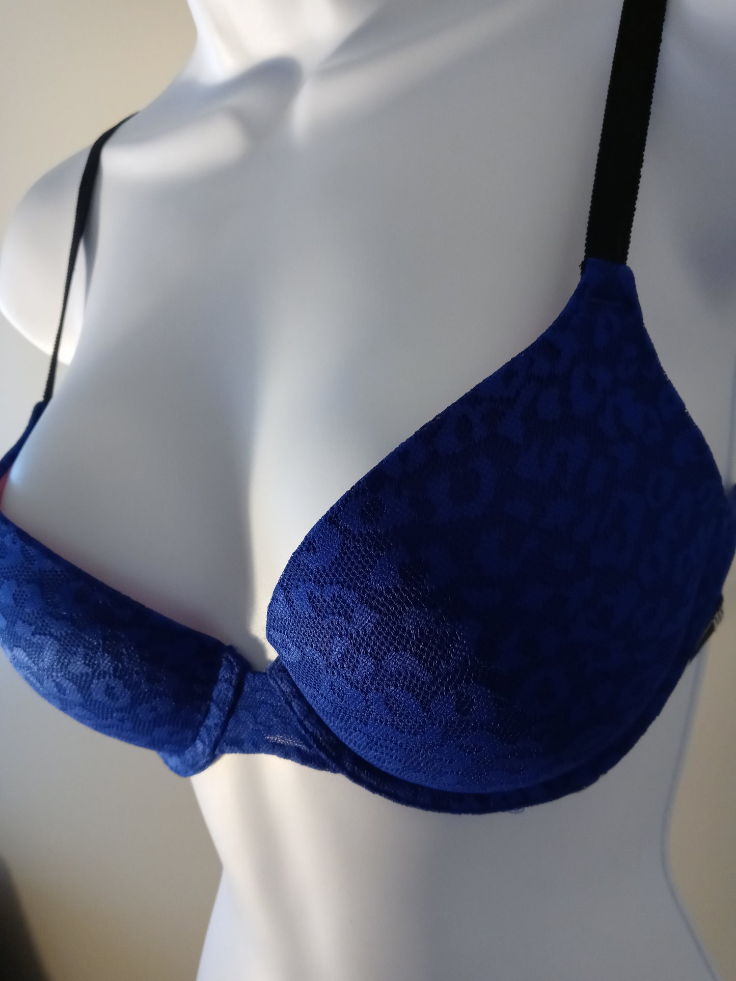 VS PINK Blue Leopard Print Lace Push Up Bra