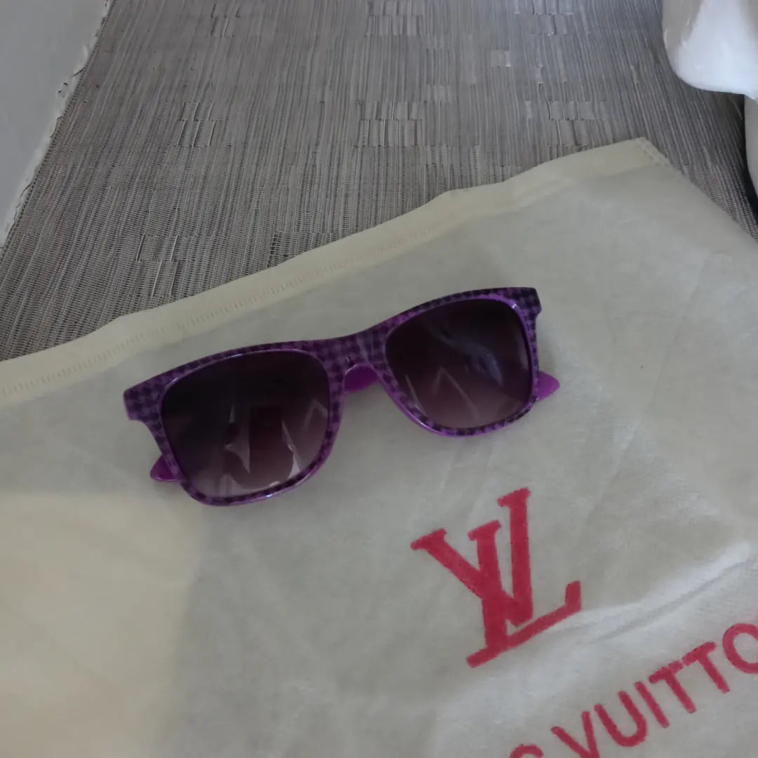 Forever 21 Women's Purple Sun Glasses. One Size Fits All - Pre Owned - Good Condition