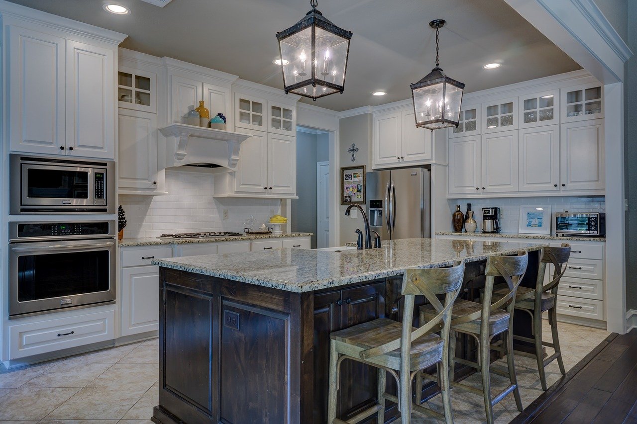 Kitchen Appliances, Dishes and Decor