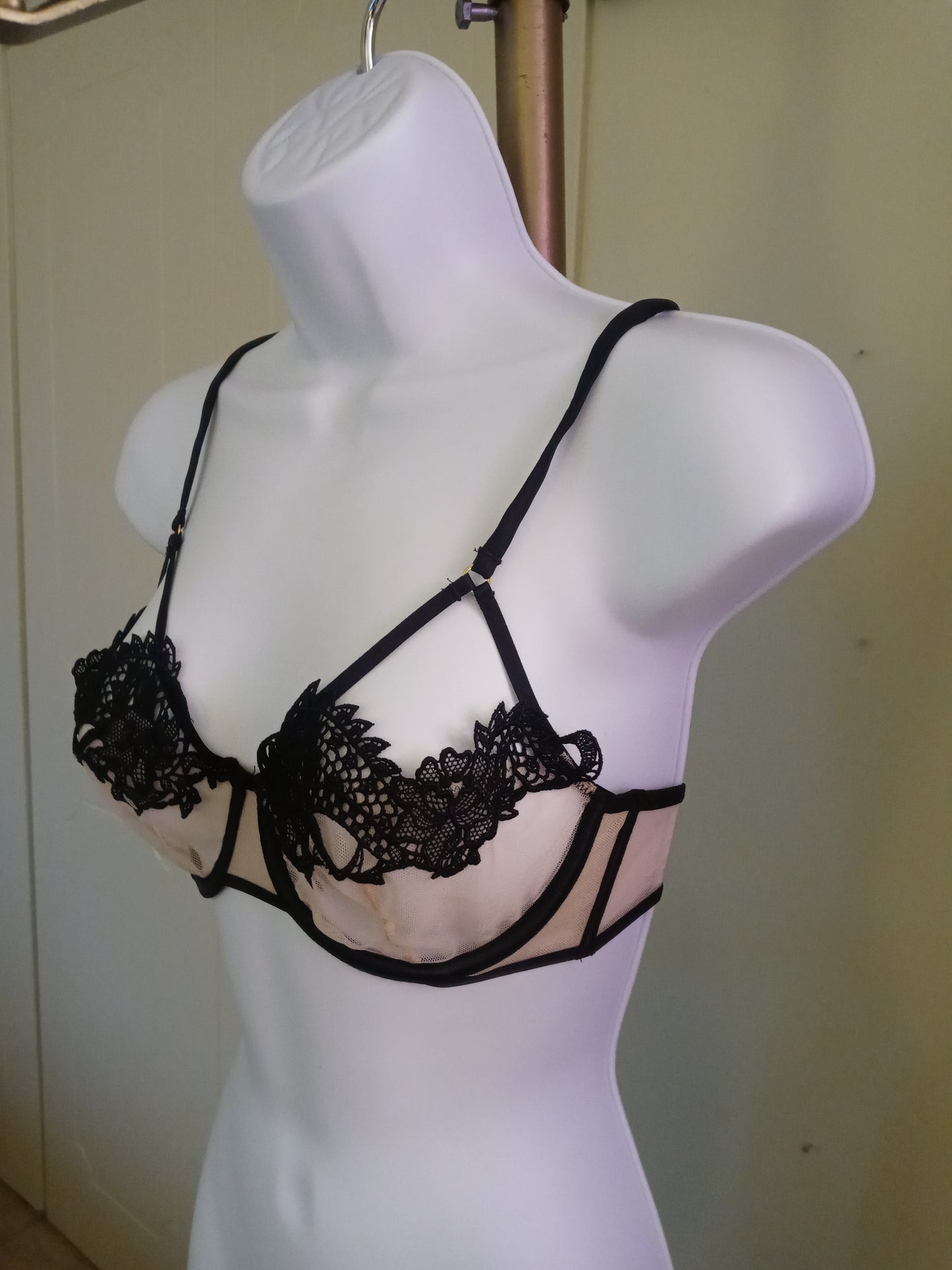 Victoria's secret bra Size 34B