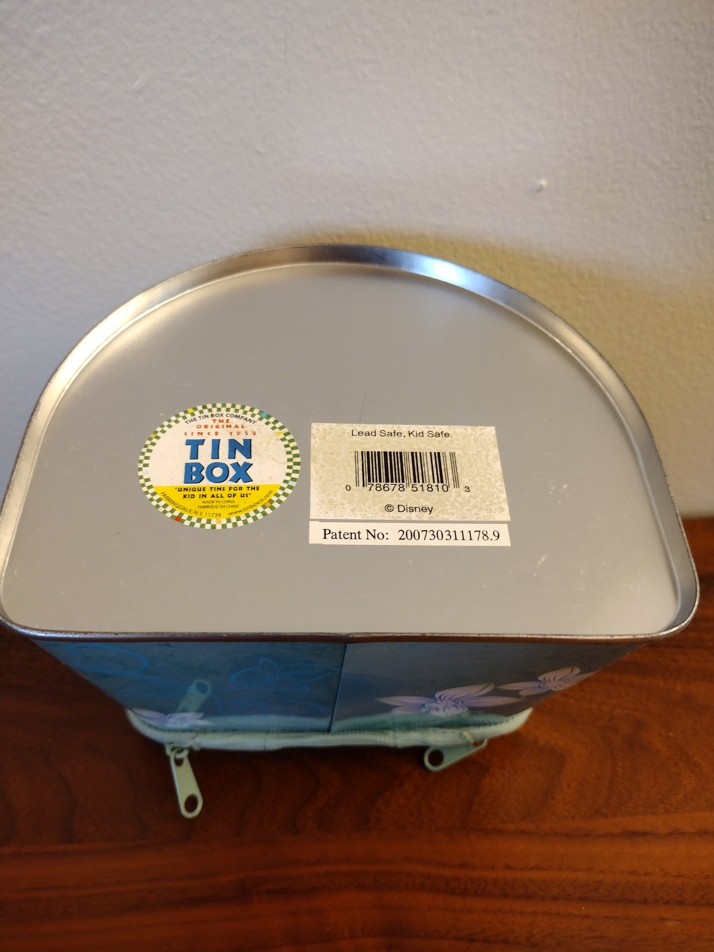 Tinker Bell Pixie Perfect Tin Purse 👜 Memorabilia - Zipper Enclosure - Green/ White Multi Color