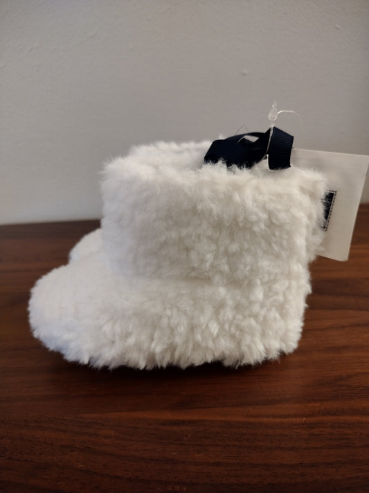 Janie And Jack All White Faux Fur 12-18 months Baby Crib Shoes