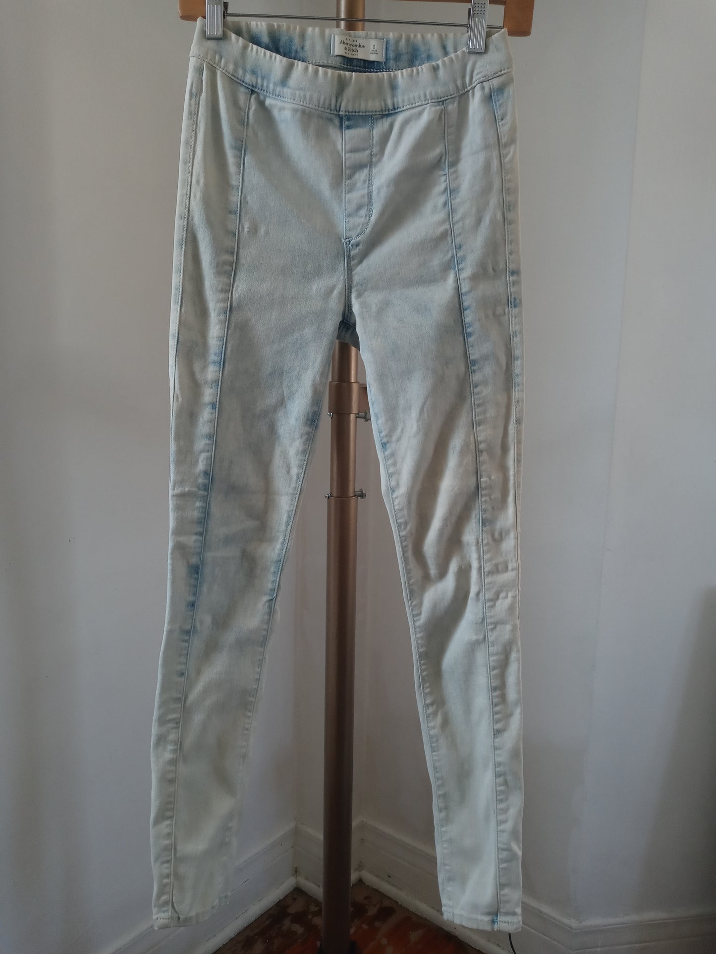 Abercrombie & Fitch New York Kid's Girl's Jean Pants - Size Small - Pre Owned - Fair Condition