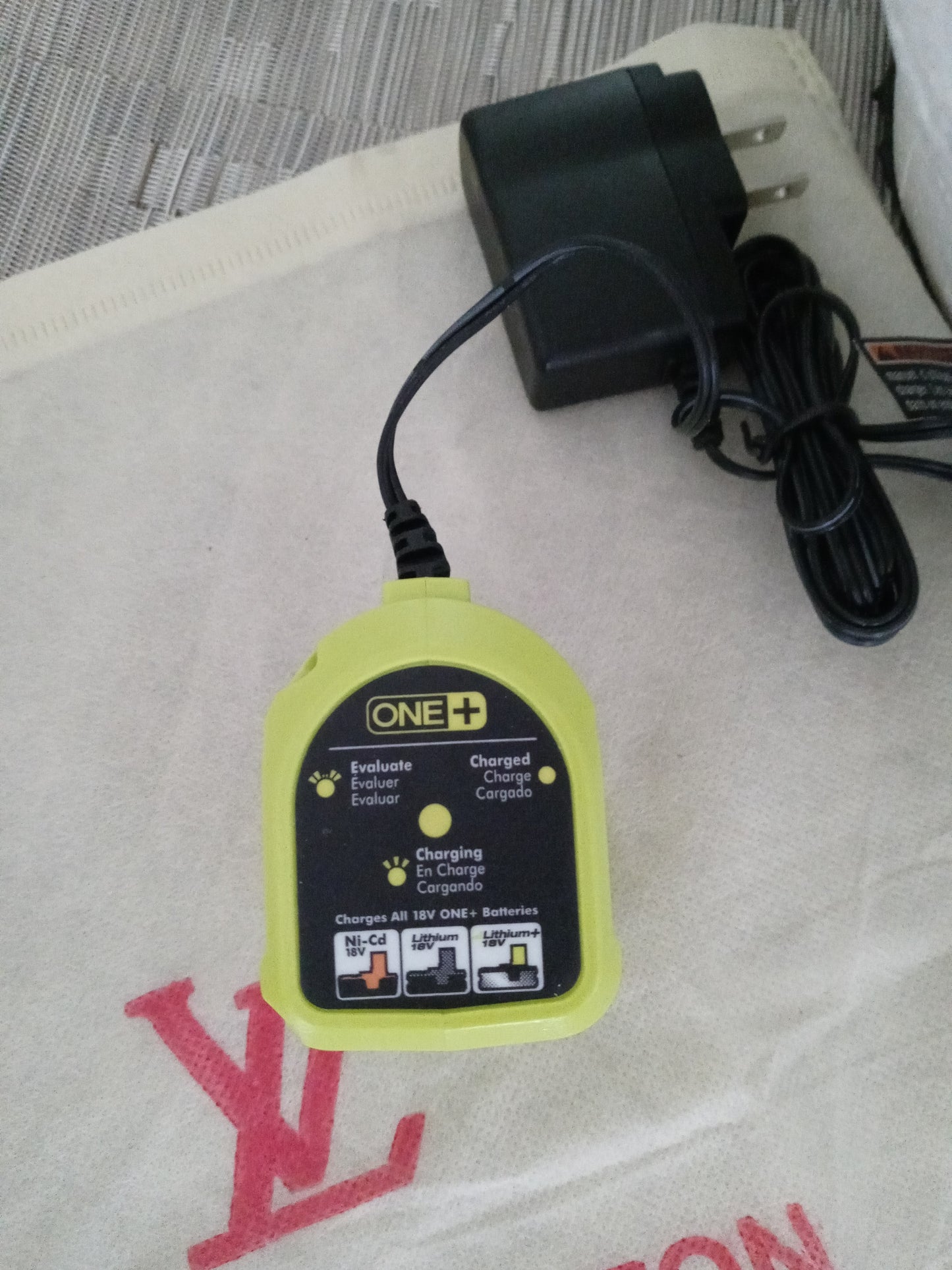 Ryobi Model : P119 18v Battery Charger Pre Owned - Good /  Excellent Condition