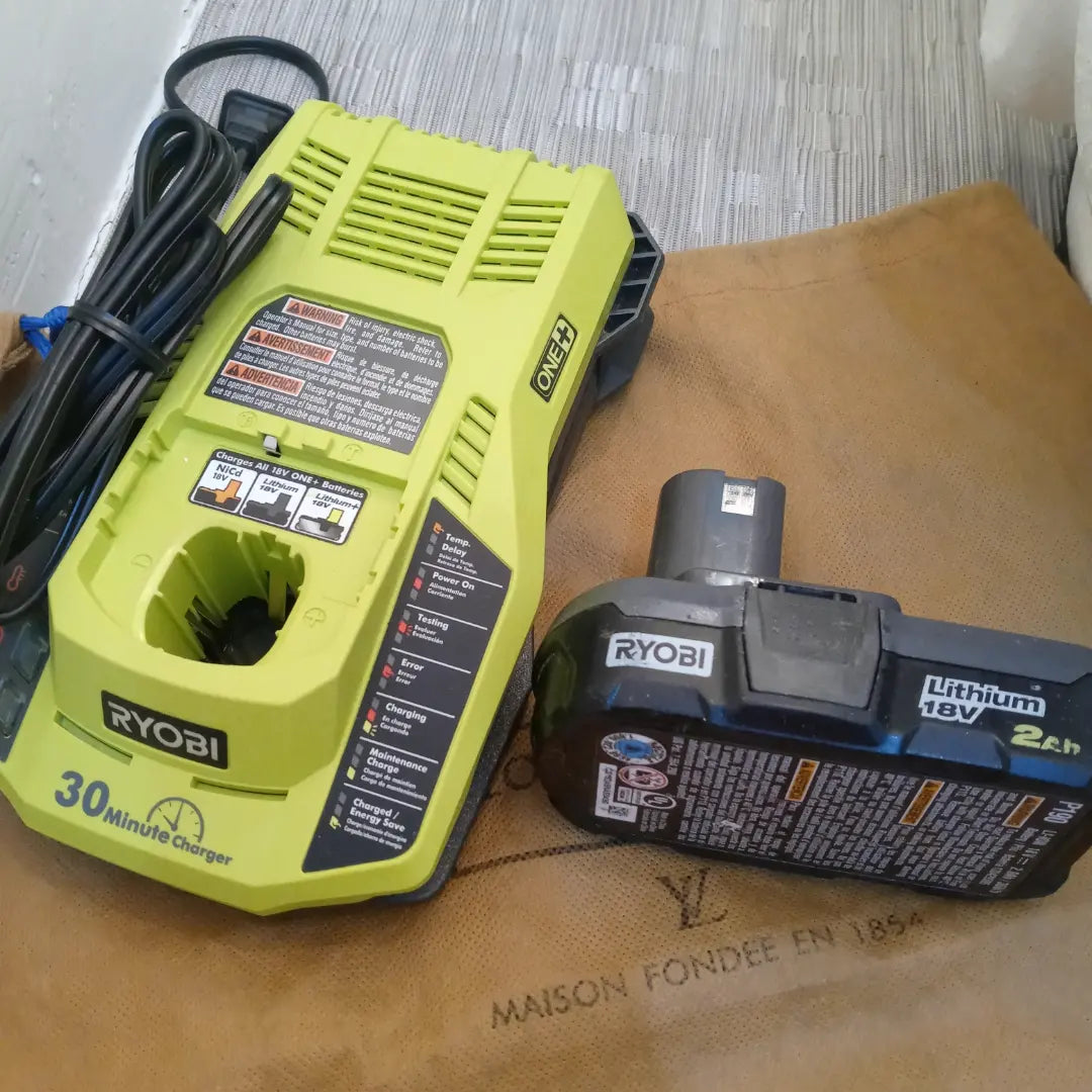 Ryobi One+ 18V 2 Pack Combo Charger & 2AH Battery